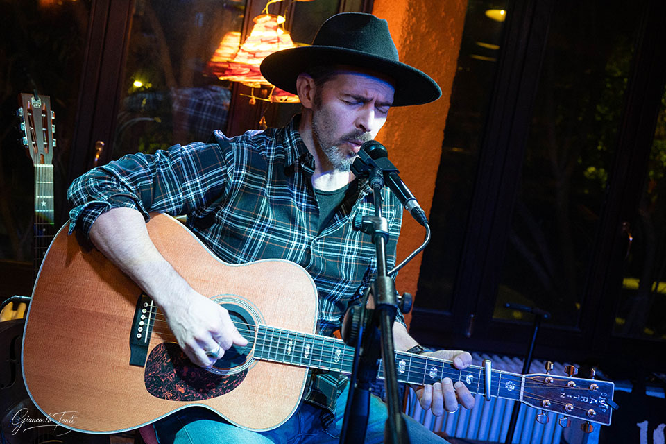 J Sintoni - 05/12/2025